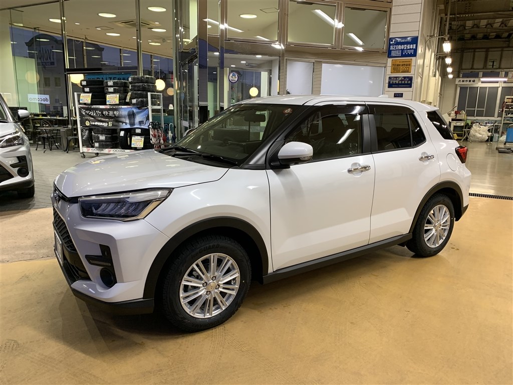 TOYOTAライズ　スタッドレス更に値下げ致しました。 トヨタ ライズ タイヤ・ホイールセットをご購入いただきました