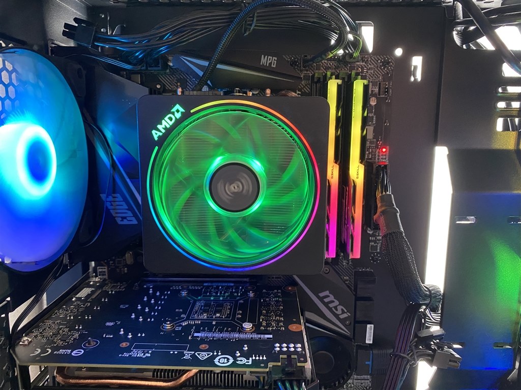 マザーボードのEZDebugLEDのCPUランプが点灯したまま消えない