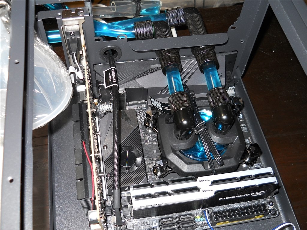 SilverStone 横置きケース、マザーボード、グラボCPU付きPC 本体