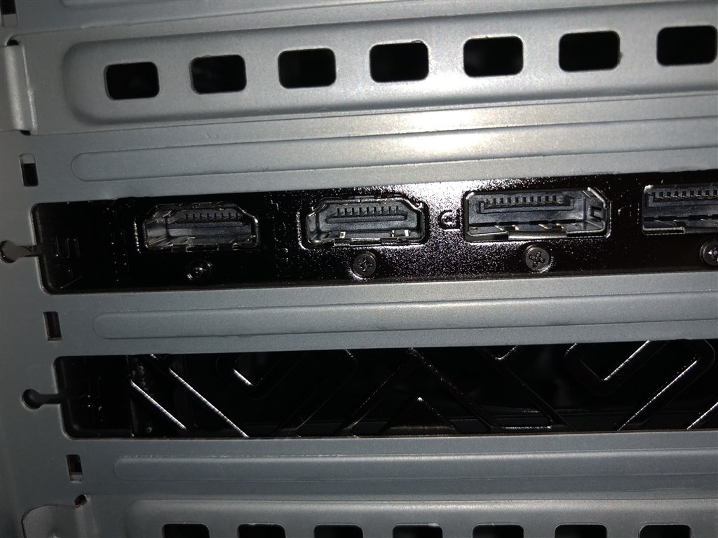 HDMI端子がグラボに刺さらない』 SAPPHIRE SAPPHIRE NITRO+ RADEON RX