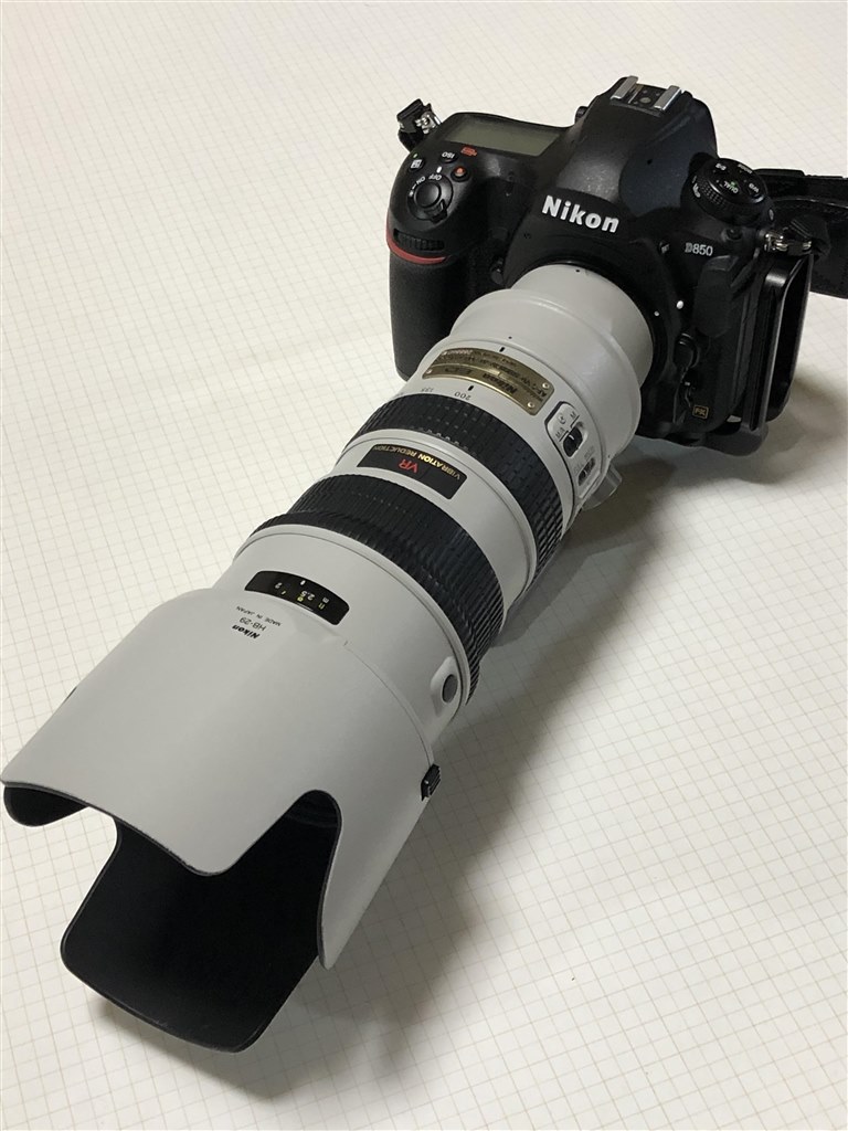 Nikon AF-S VR ED 70-200mm F2.8G ライトグレー-