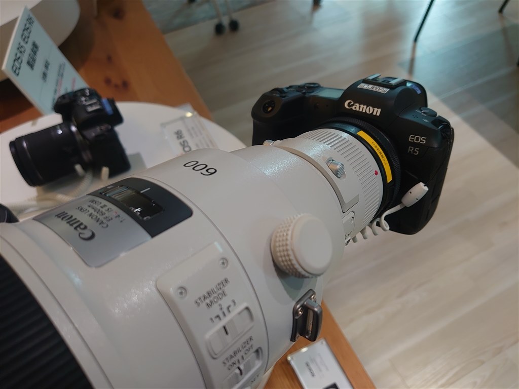 Canon EOS R5 本体 + 付属品 キヤノン EOS R5を実際に使って感じた外観・操作性の良いところ・悪い
