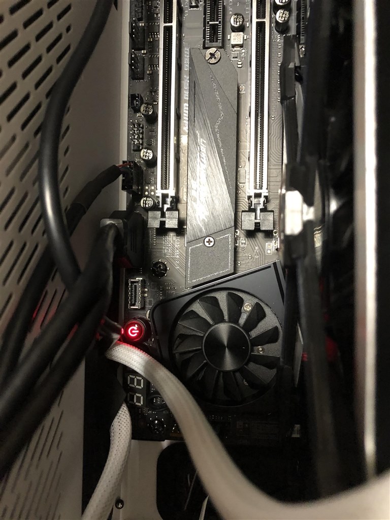 Powerのランプだけ付いていてエラーコードは表示されません。』 MSI