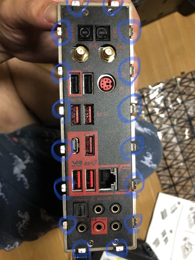 MSI B550M マザーボード　バックパネル有　ioパネル無し IOパネルとPCケースの相性が悪い？のでしょうか』 MSI MPG X570