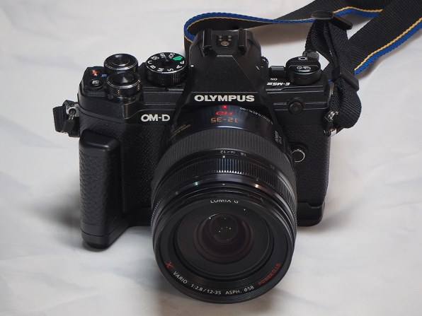 社外の外付けグリップ』 オリンパス OM-D E-M5 Mark III ボディ