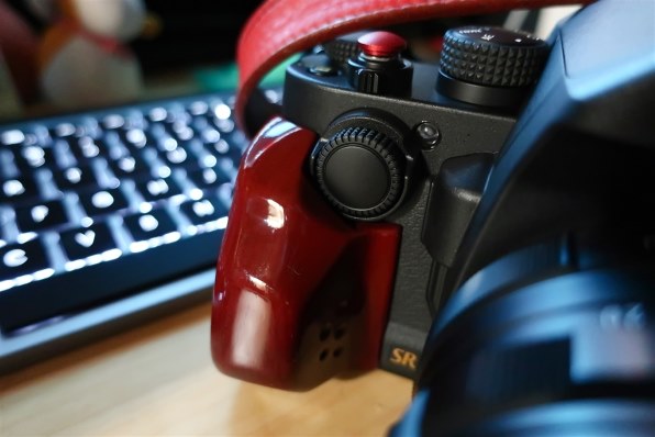 ペンタックス PENTAX KP J limited ボディ [Black & Gold]のクチコミ  