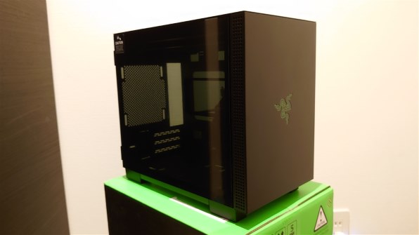 PCケース  RAZER TOMAHAWK MINI ITX