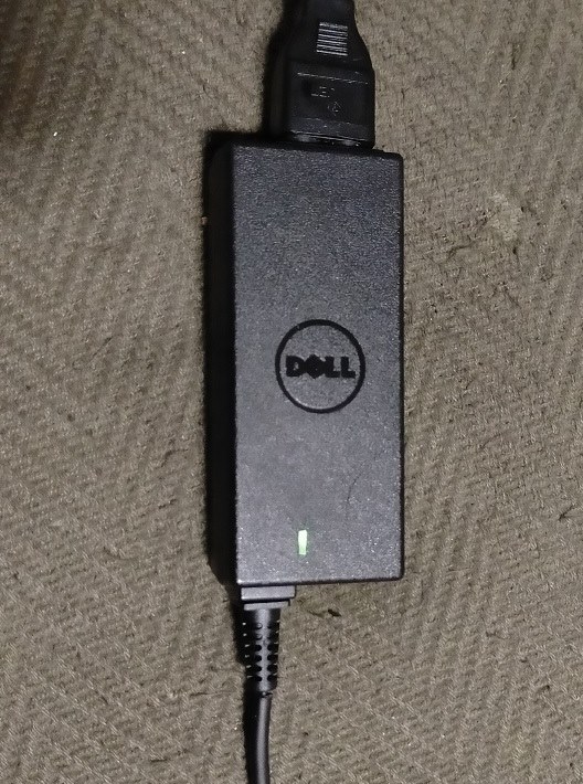 半年でACアダプタからケーブル外皮が抜けてきた。。。』 Dell Inspiron 15 3000 スタンダード Core i3 1005G1・1TB  HDD搭載モデル のクチコミ掲示板 - 価格.com