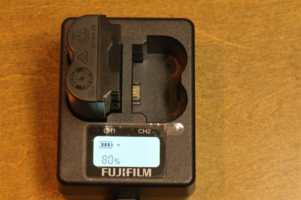 富士フイルム　x-t4 バッテリーチャージャーカメラ
