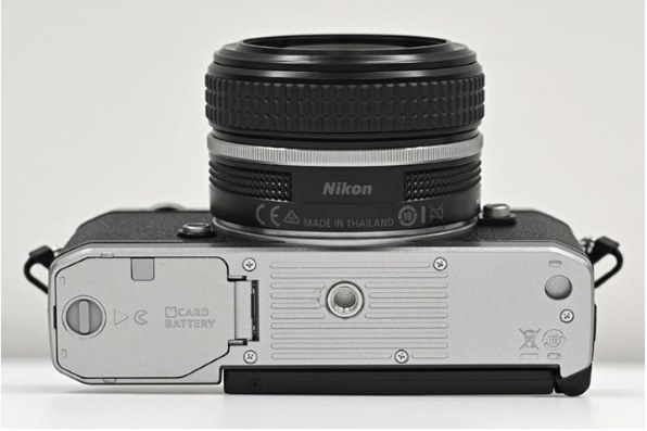 Nikon フィルムカメラ MD-12 バッテリーグリップ付き 81zib3BEN1L._AC_UF350,