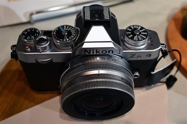 見て来ました どうしましょう』 ニコン Z fc 28mm f/2.8 Special
