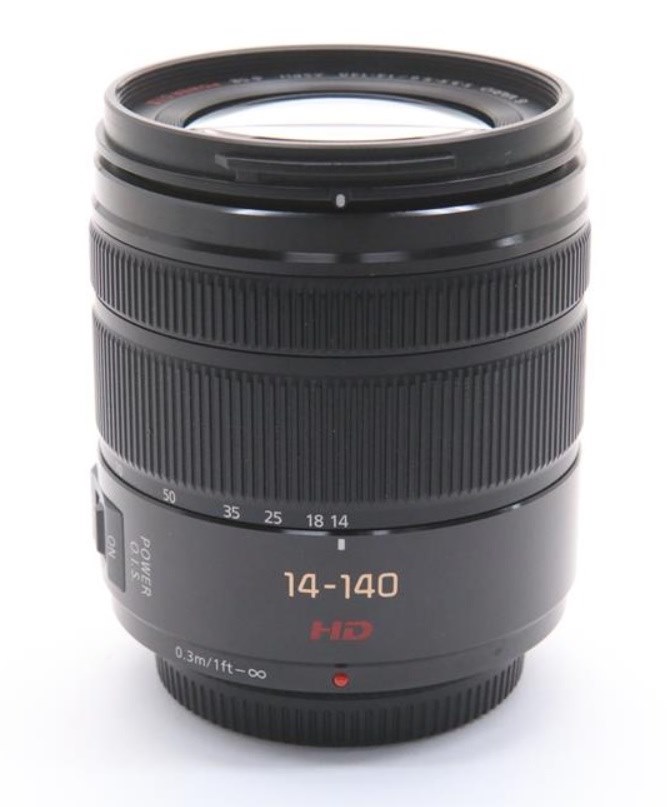 旧式（14-140mm/F4.0-5.8）とどちらがいいか迷っています 