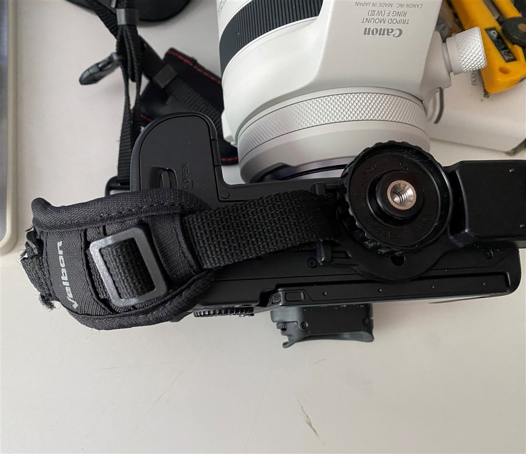 ハンドストラップ取り付け部が無い』 CANON EOS R3 ボディ のクチコミ