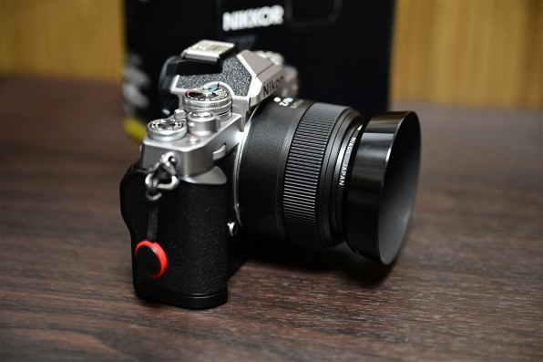 NIKKOR Z 40mm f/2 ＋ レンズフード(社外品) 折りたたみiPhone blog 