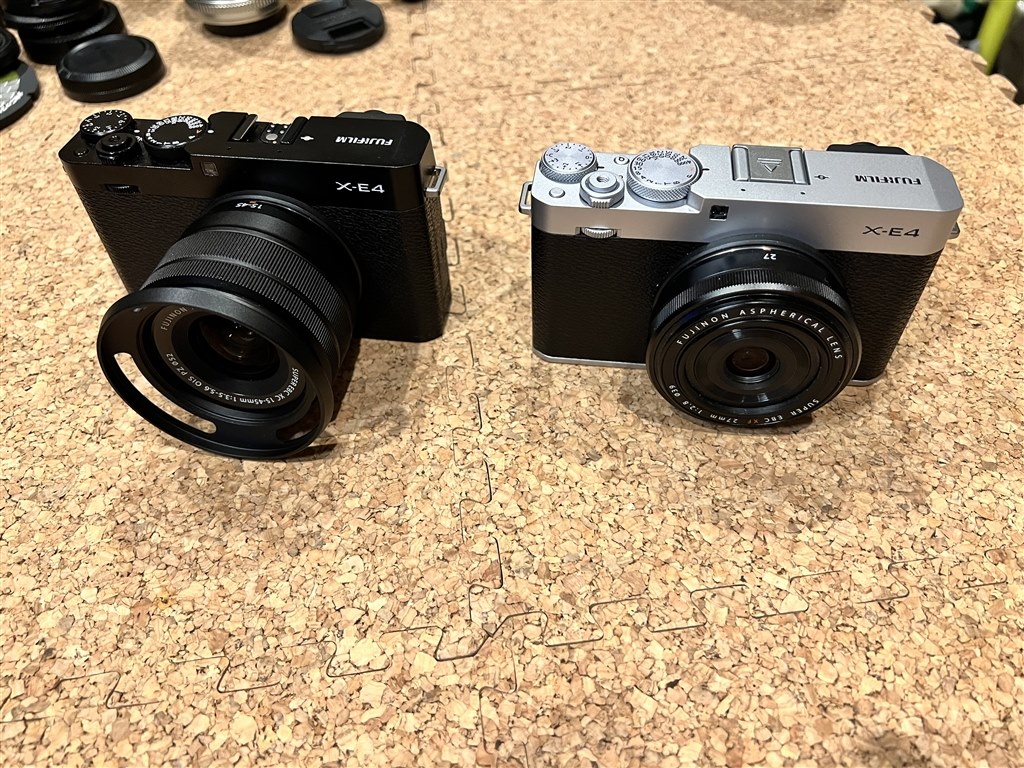 FUJIFILM X-E4 シルバー