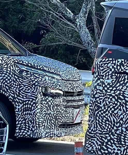 次期モデルの開発車両がスパイショット トヨタ ヴォクシー 14年モデル のクチコミ掲示板 価格 Com