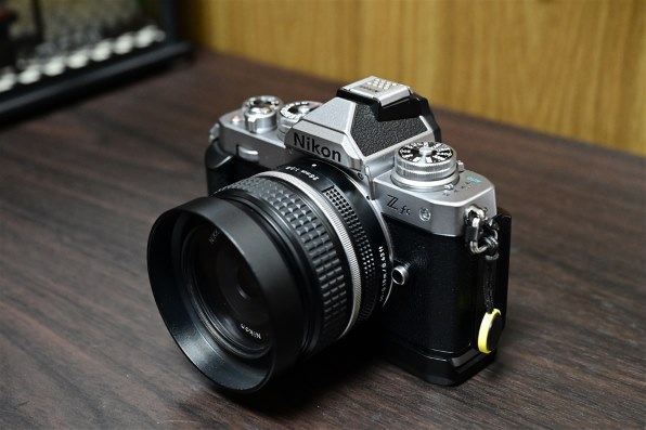 Nikon NIKKOR Z 28mm f/2.8 フィルターとフードおまけつき-