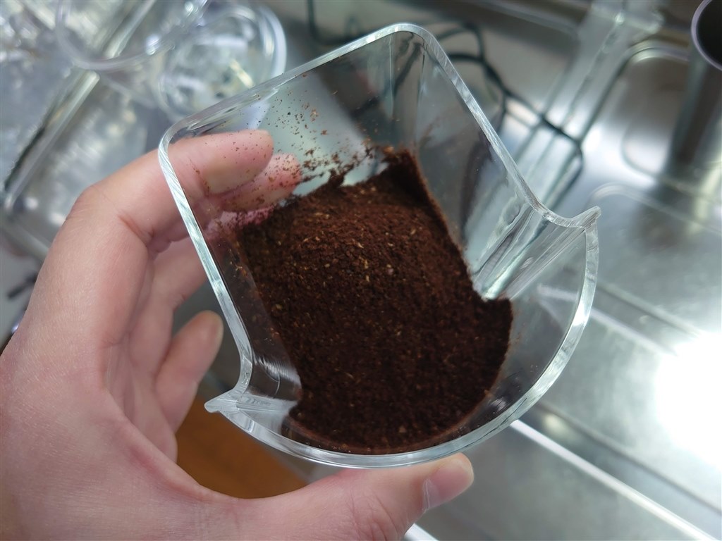 確かに粉は残るがそこまでのウイークポイントではない』 デロンギ コーン式コーヒーグラインダー KG366J のクチコミ掲示板