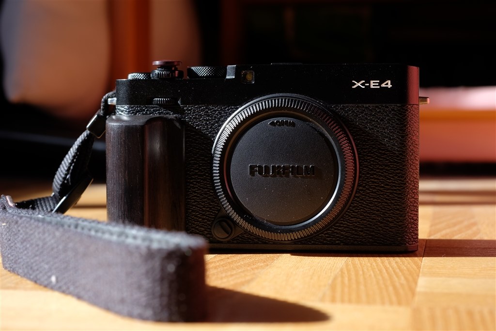 グリップどうしていますか？』 富士フイルム FUJIFILM X-E4 ボディ の