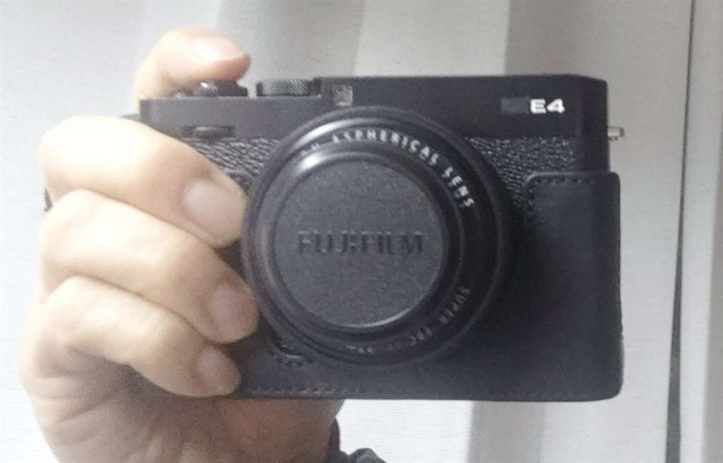 FUJI FILM X-S10 バッテリー４個 ケージ付 - カメラ