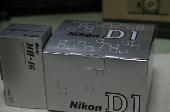 新品級 D40 18-55mm 3.5-5.6G 箱 説明書 162枚 M724 新品級 D40 18-55mm 3.5-5.6G 箱 説明書 162枚 M724 D40に装着可能です