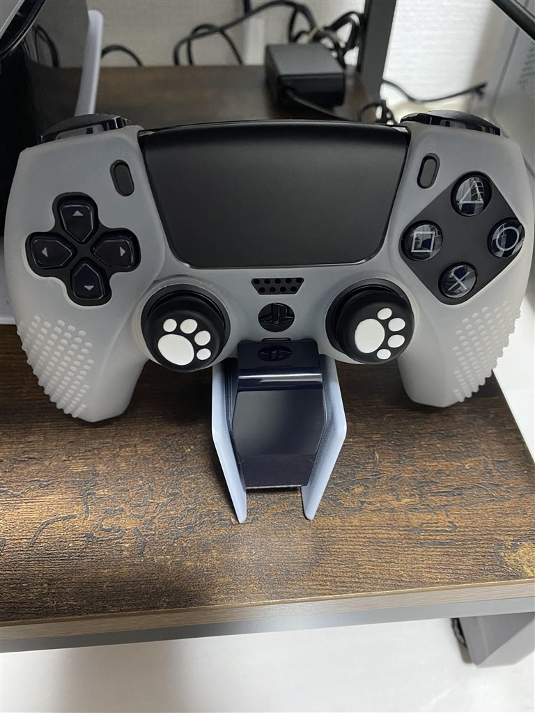 薄めのカバーなら大丈夫』 SIE DualSense 充電スタンド CFI
