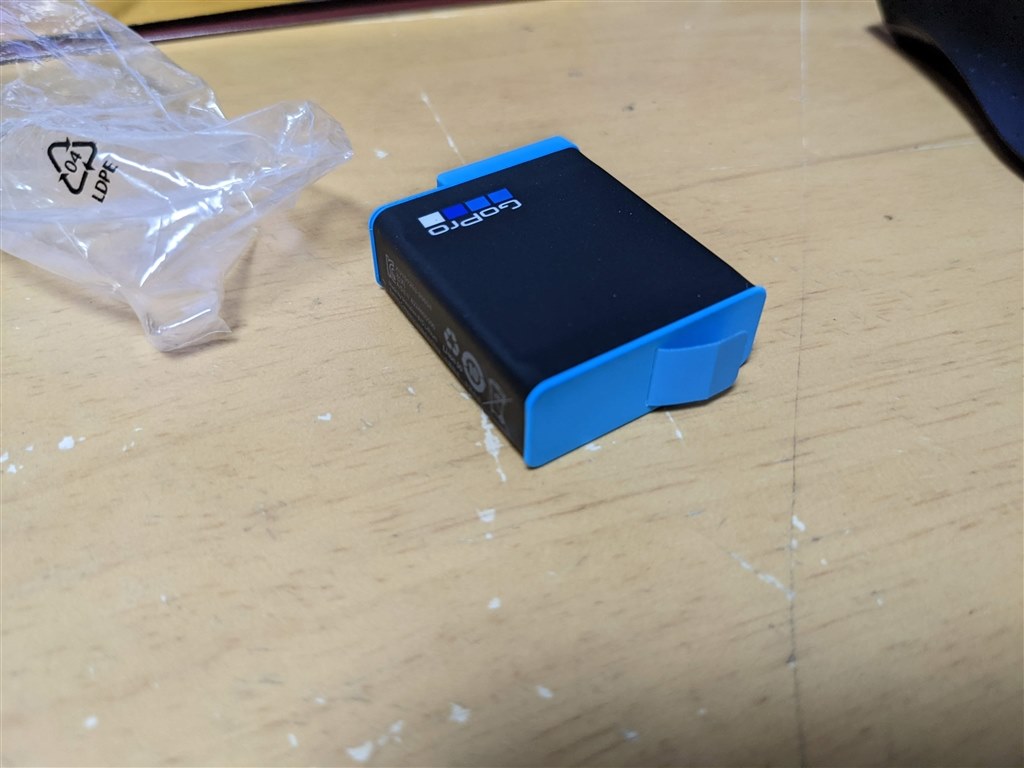 標準の付属の青バッテリ、発熱すごい。。白バッテリは普通』 GoPro 