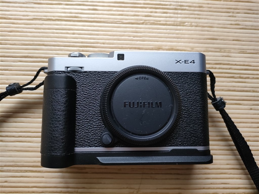 FUJIFILM X-E4 【ホットシュー、グリップ付属】-