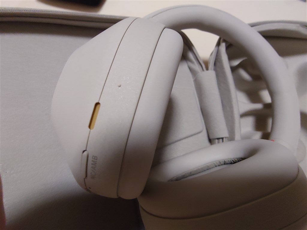 SONY　wf-1000xm5 ヘッドホン　亀裂あり SONY wf-1000xm5 ヘッドホン 亀裂あり ヘッドホン左側に突起物が