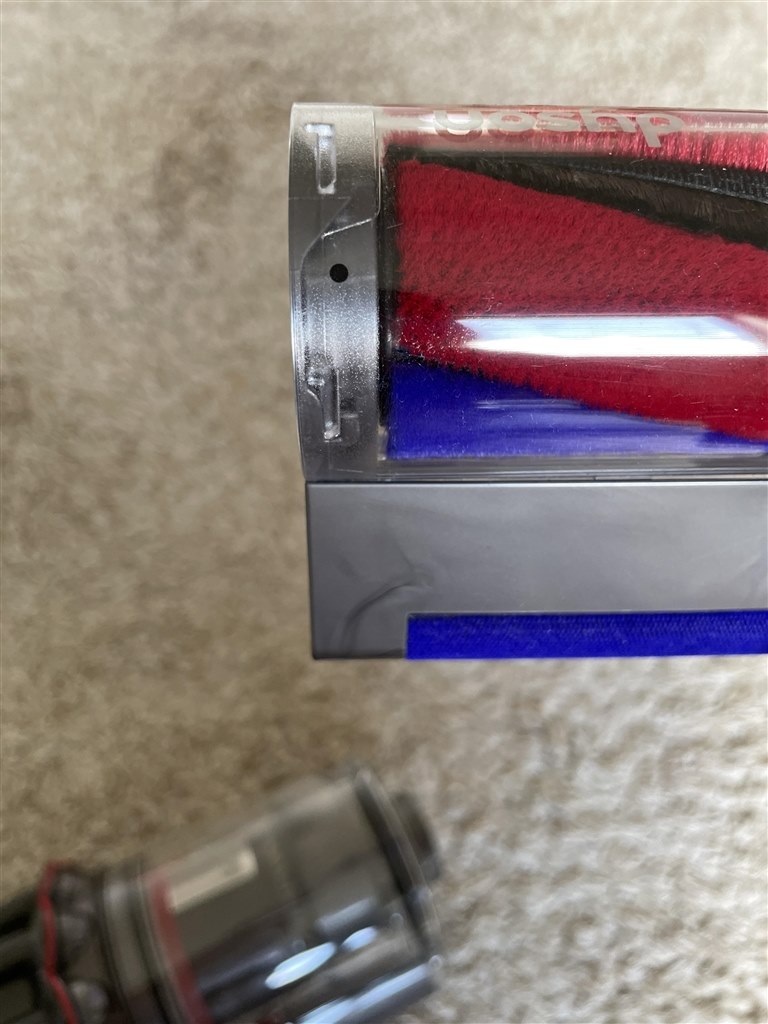 ダイソン掃除機 sv12 (キズ) クリナーヘッドに傷？ヒビ？』 ダイソン Dyson V10 Fluffy+ SV12