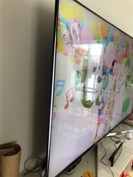 65型テレビ テープ 取れた