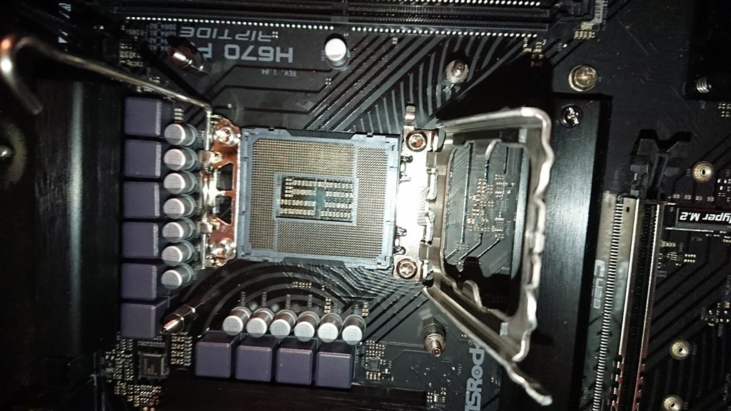 モニターに何も映りません(Bios画面も)』 ASRock H670 PG Riptide の