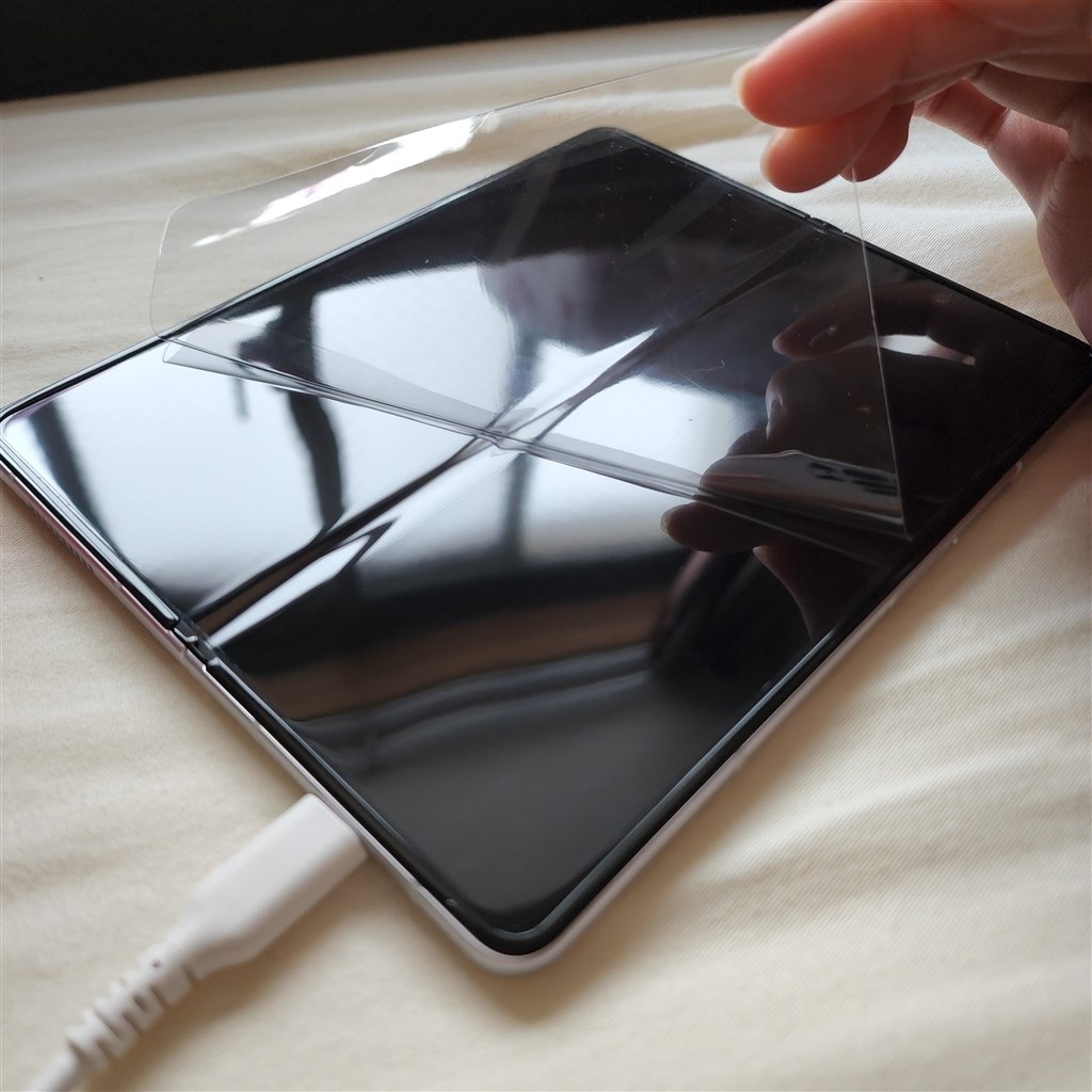 GALAXY Z Fold3（ディスプレイひび割れ、傷あり） Galaxy Z Fold3のディスプレイが破損-折りたたみスマホの寿命は1