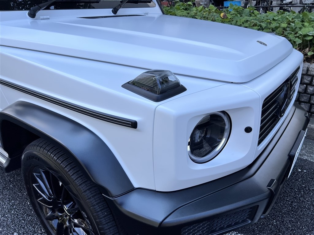 メルセデス ベンツ W123 泥除け　マットガード 白　ホワイト　ジャンク メルセデス ベンツ W123 泥除け マットガード 白 ホワイト ジャンク