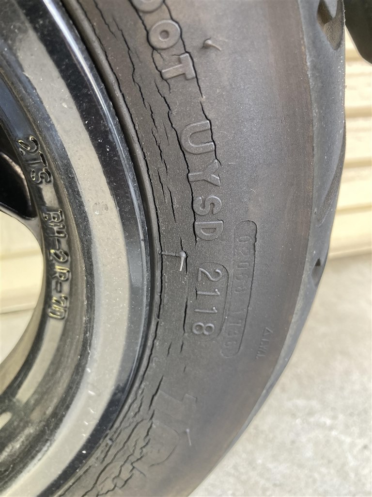 アクシスZ 純正フロントホイール 新品タイヤ付き サイズから探す