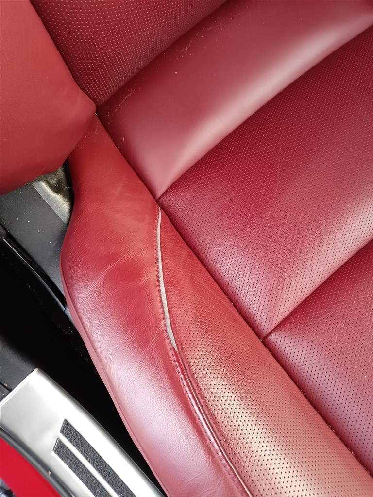 何か良い方法ないかな~シートが擦れてます』 マツダ MAZDA3 ファスト