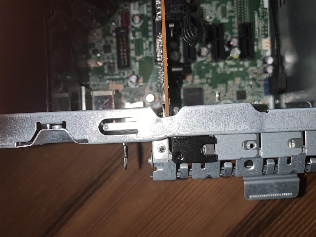 マザーボードに刺さらない』 SAPPHIRE SAPPHIRE PULSE Radeon RX マザーボードに刺さらない』 SAPPHIRE SAPPHIRE PULSE Radeon RX