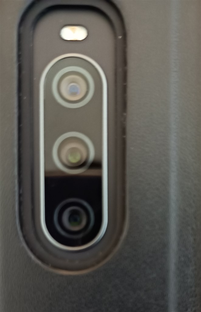 真ん中のカメラが下にずれている？』 SONY Xperia 10 IV SoftBank の