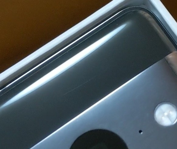 新品でも傷・接着剤汚れがあるのは普通ですか？』 Google Google Pixel