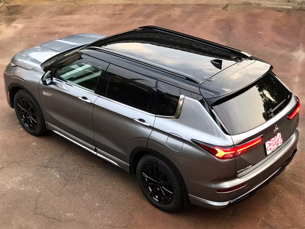 三菱自動車、『アウトランダー』のPHEVモデルに特別仕様車