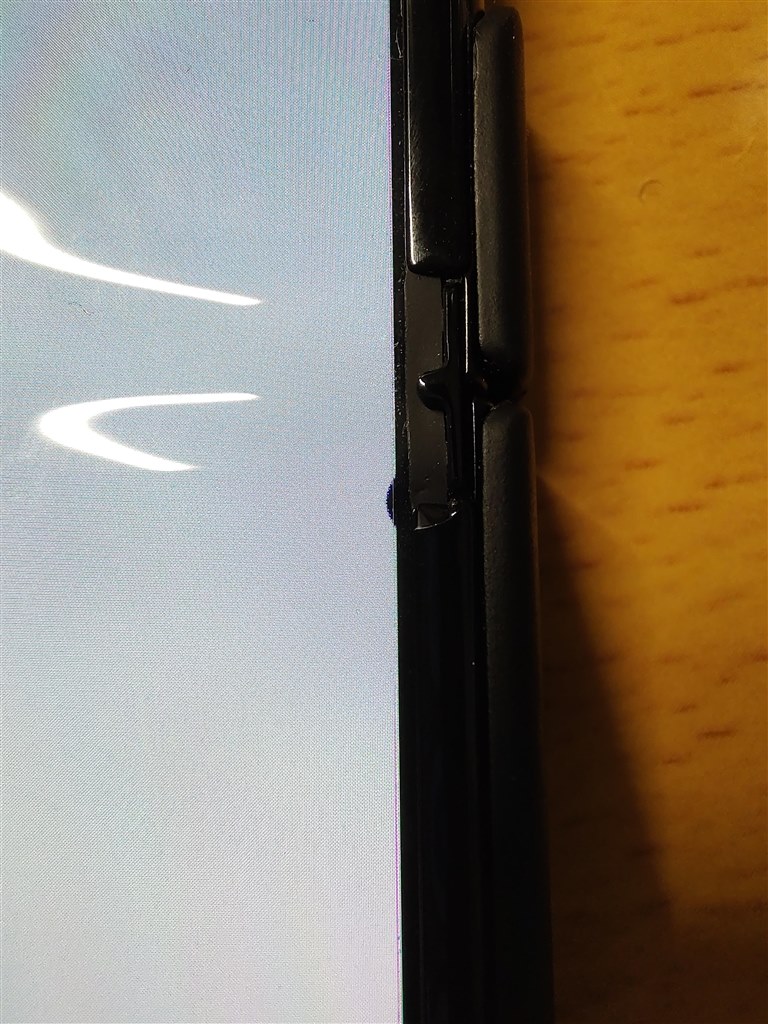 買って3ヶ月で液晶欠け』 サムスン Galaxy Z Flip3 5G SC-54B docomo