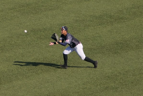 初心者がプロ野球選手を撮りたいです…！』 CANON EOS Kiss X10i ダブル