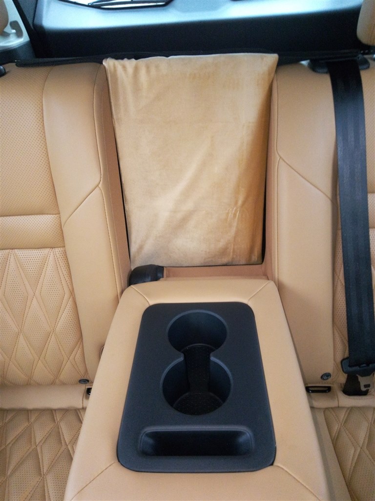 2列目シートアームレスト部分の改良について』 日産 エクストレイル