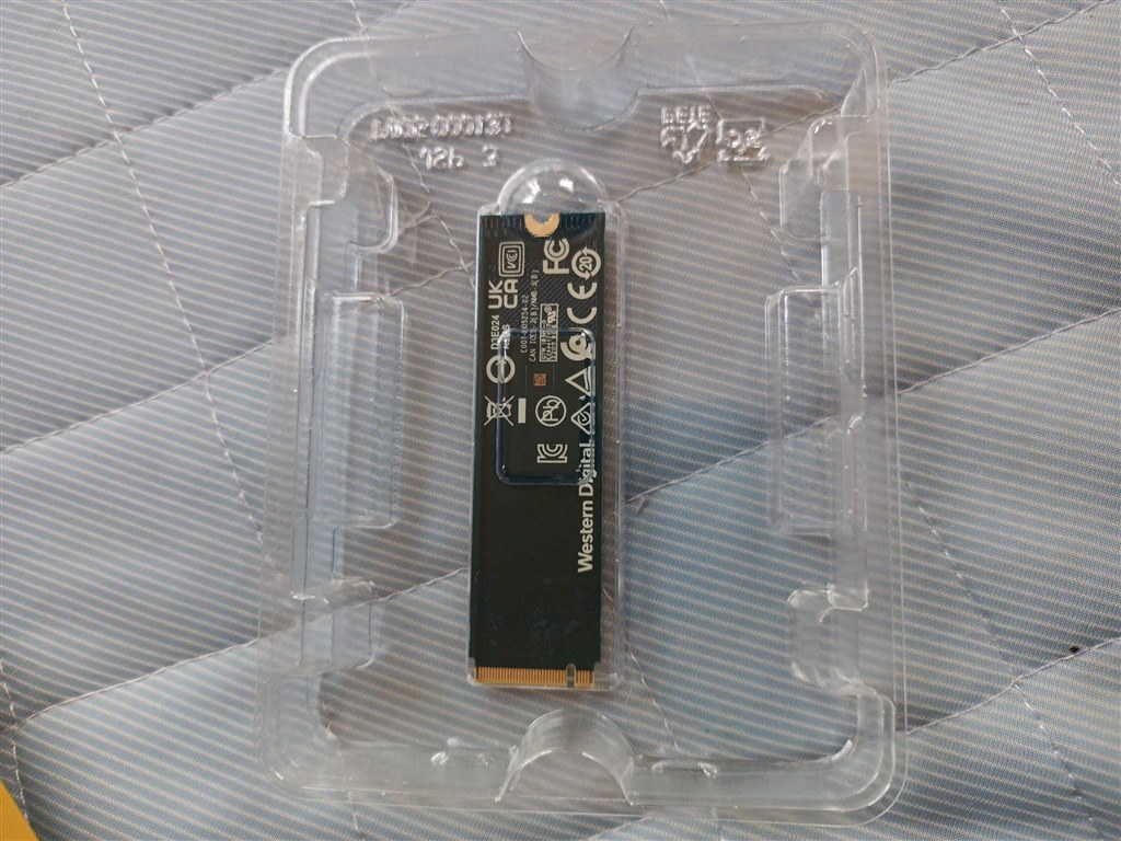 外観について』 WESTERN DIGITAL WD Blue SN570 NVMe WDS100T3B0C の 