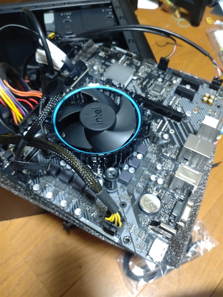 ちょっと変わった自作PCを作ってるだけの人間がASRockから提供を