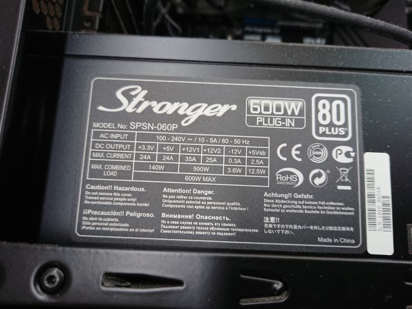 RTX4070Ti ホワイトボディとLEDが鮮やかなファン搭載グラボと、3