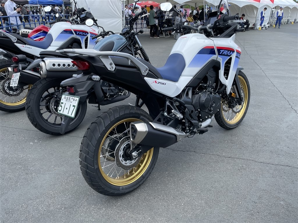 トランザルプ XL750　純正シート　新車外し新品 XL750トランザルプ向け、STDと同じ配色の-30mmローシート - Off1