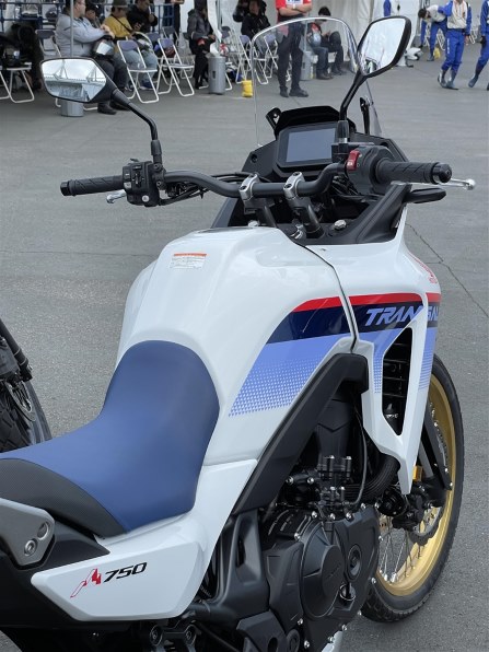 ホンダXL750トランザルプ 純正OPハイスクリーン 物凄く