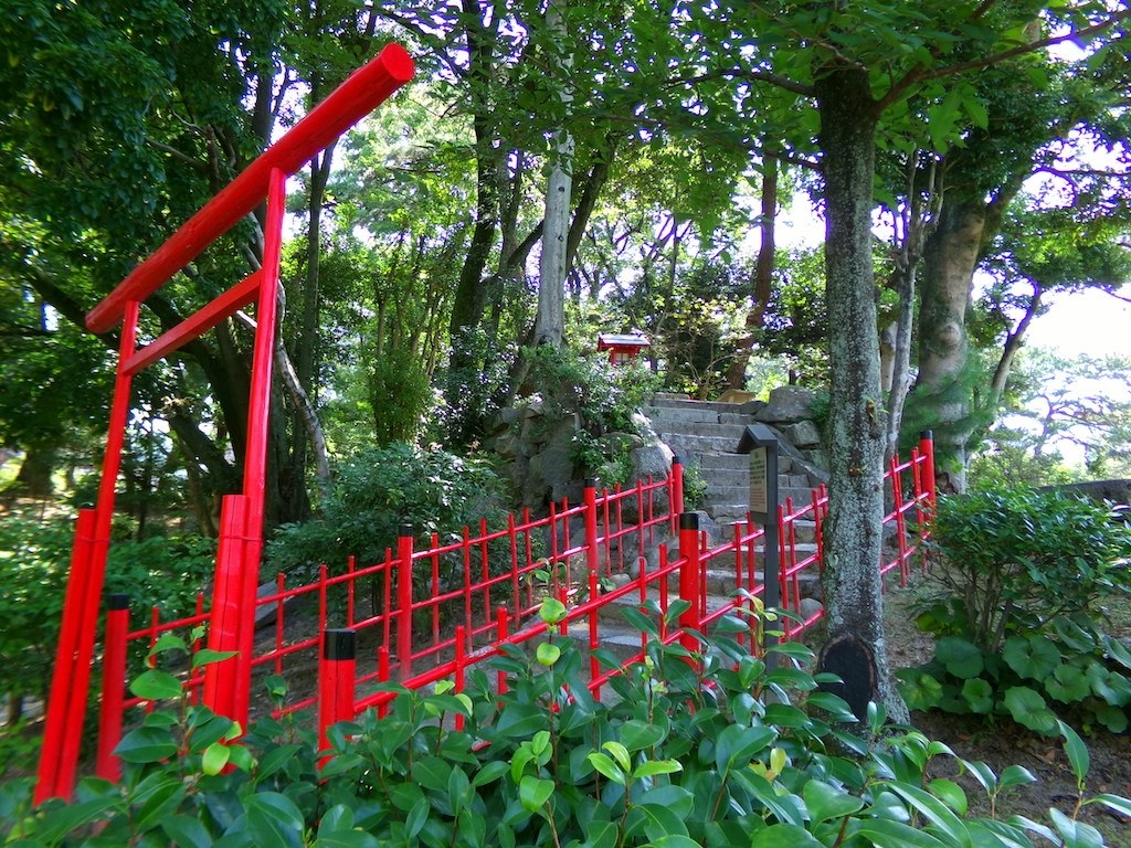 □ほぼ新品□ KODAK PIXPRO AZ255 三脚付き #C548 KODAKの新しい