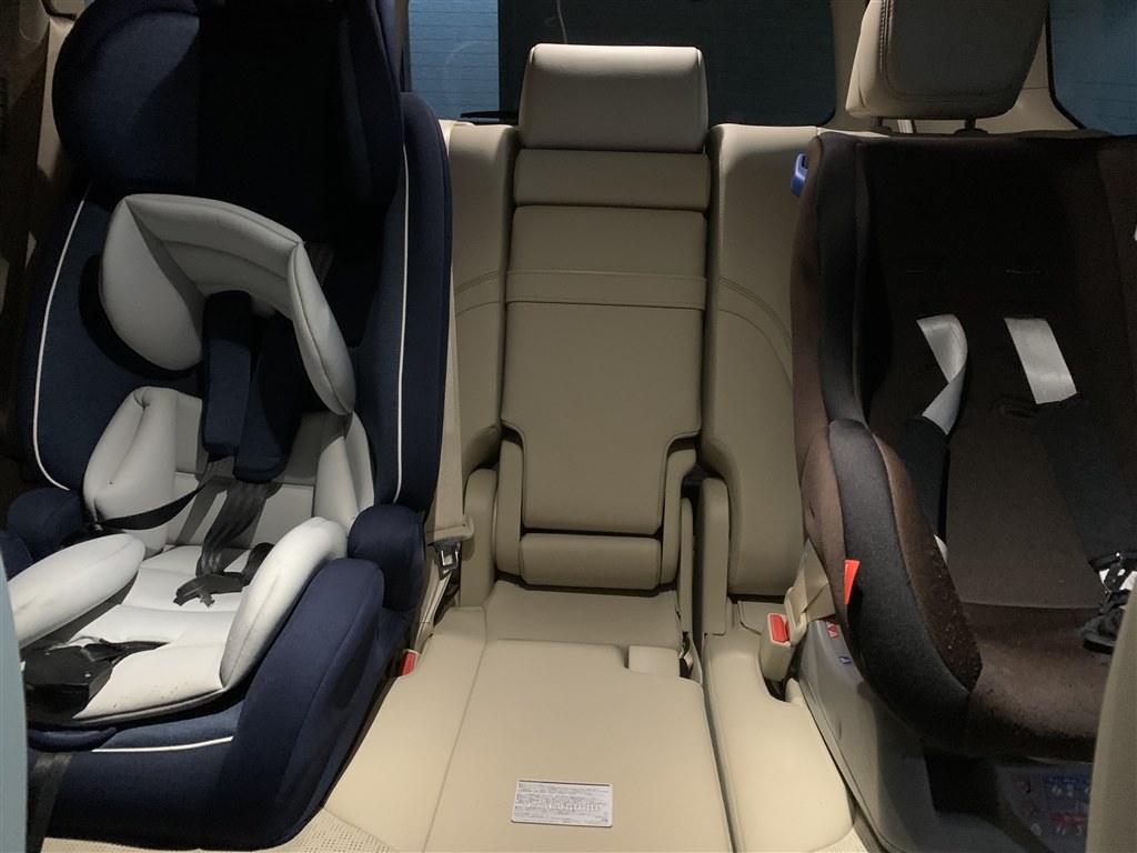 セカンドシートの広さ』 トヨタ ランドクルーザー 2021年モデル の 